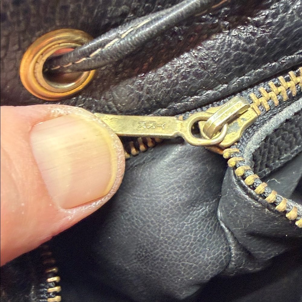 RECO’s Black Pebbled Leather Drawstring Shoulder Bag with Gold Hardware - Picture 8 of 10
